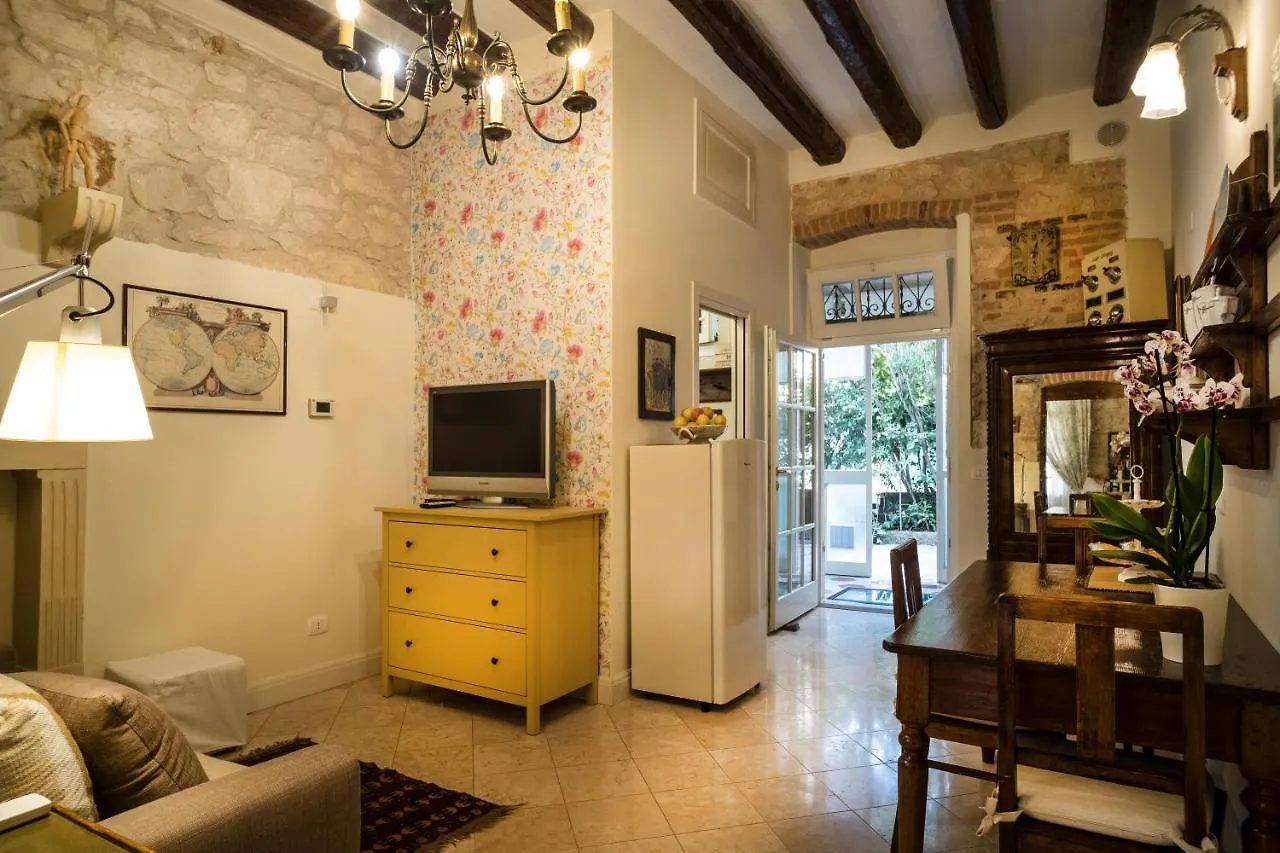 Il Calamaio Verona Apartment